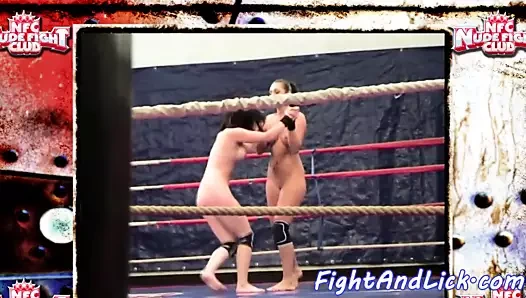 Lezbiyen güzellikler yerde güreş