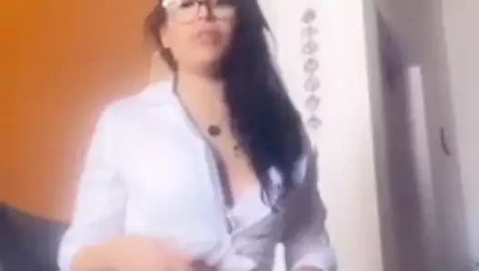 Se quedo sin trabajo. Le das?