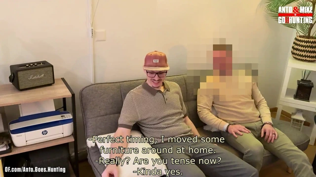 Heteroseksüel meraklı evli komisyoncu Mike'ı maseps yapıyor ve boşalana kadar onu sikiyor