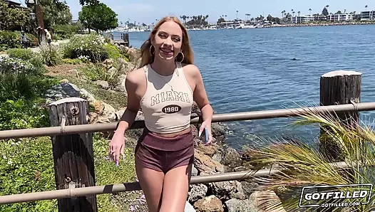 Khloe Kapri'de dölleniyor