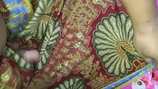 tekrar anne inlaw''s lungi üzerinde Cum