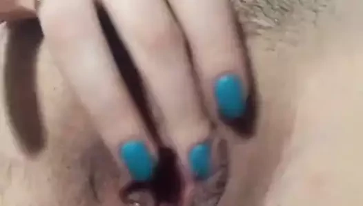 Karımın arkadaşı amını gösteriyor