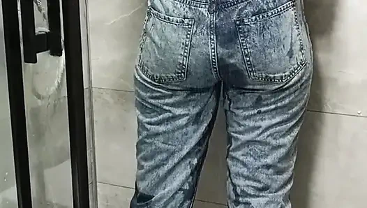 Duşta Islanarak Soyunma ve Boşalma