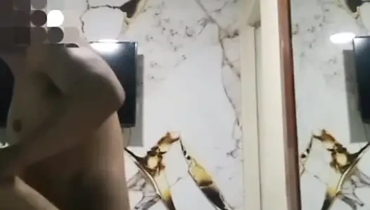 Eski sevgilimin en iyi arkadaşı beni ziyarete geldi ve ikinci bölümü çekiyoruz