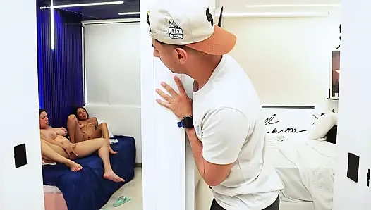 İki Latin, romantik arkadaşlarının tüm sütünü alıyor