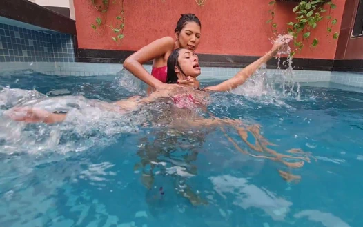 SUALTı HAVA KONTROLÜ - DOMINA IZABELA VE KÖLE JENNY