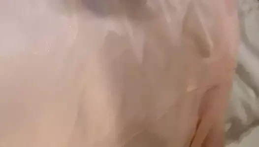 Taytlarım ve çoraplarımla yepyeni elbisemin altı