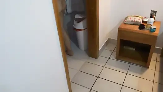Güzel bir üvey annenin seks yaptıktan sonra işeme harika derlemesi.