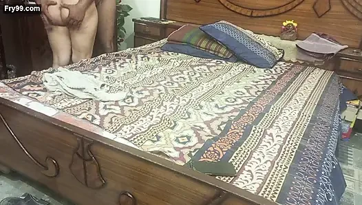 Üvey kız kardeşim hintli güzel üvey kız kardeş desi hintliyi sikiyor ve amının içine boşalıyor
