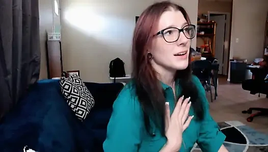 Kilise kızı ıslanıyor