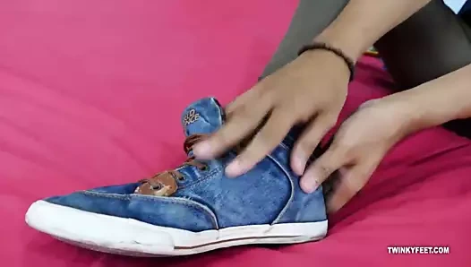 Asyalı oğlan ayak fetişi mastürbasyon