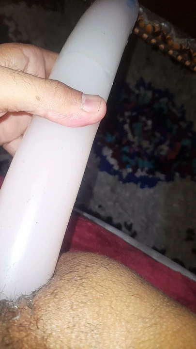 Penisinin arkasına girdi ve ben çığlık attım.