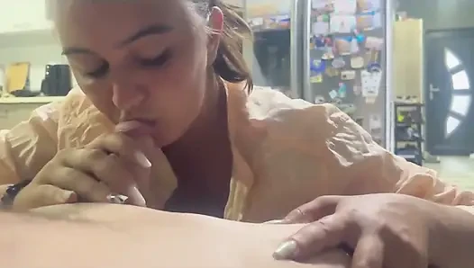 Havuzda oral seks ve sonra devam etmek için eve gittik