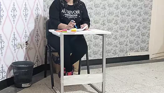 Genç latin büyük siyah bir yarakla parçaladıktan sonra fışkırtıyor. Hoşgeldin eylem yemeğinden önce büyük götüme boşal