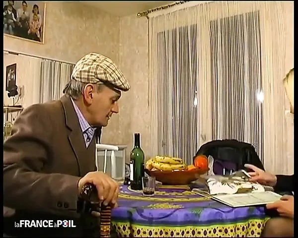 Satmak için her şeyi yapacak bir ev satıcısı.