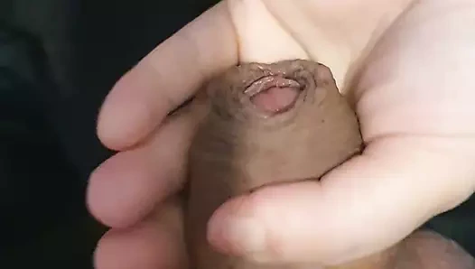 Üvey oğul yemek odasına geliyor ve elle muamele çekiyor