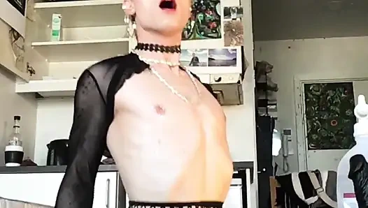 Seksi kadın kılıklı ibne kız