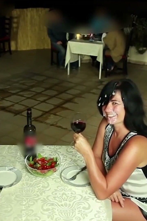 Omg! Herkesin içinde restoranda yarağını çıkardım!
