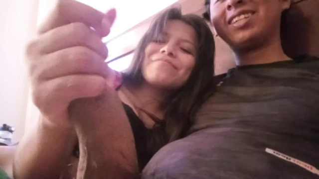 Arkadaşımla, bana kıyafet satan kız, bana hikayesini anlatıyor