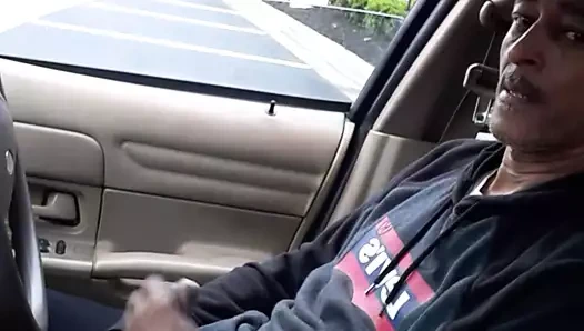 Sweetlips murphy, biz beklerken beni çaktırmam için cesaretlendiriyor.