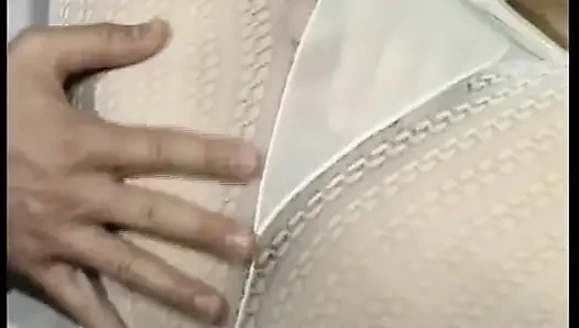 Bu amına boşalmayı seven Alman bayan