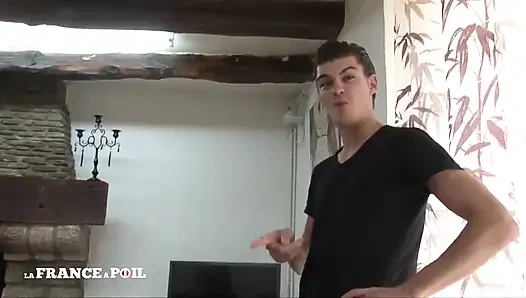 İtaatkar bir esmerin oyuncu seçme kanepesi ağzına boşalıyor