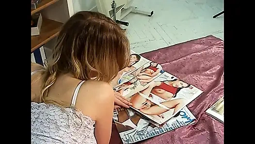 Güzel memeli azgın klasik orta yaşlı seksi kadın amına dildoyla mastürbasyon yapıyor ve eğleniyor