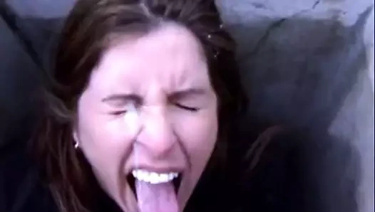 compil d ejacs sur la coquine anglaise