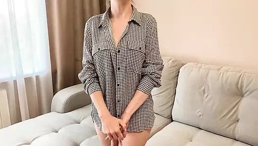 Üvey kız sigara içtiği için üvey babasını emmek ve onu sikmek zorunda kaldı - diyaloglu Rus amatör