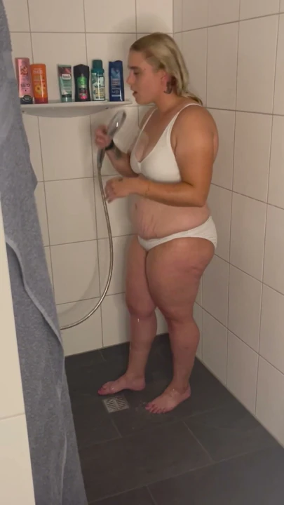 Mastürbasyon duş başlığı bikini titreme seğirme inleme çoklu orgazm ıslak ıslak am azgın boşalıyorum ve Clyde izliyor | Bölüm 1