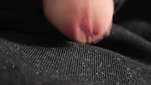 Boşalana kadar masaj silahı kullanıyorum