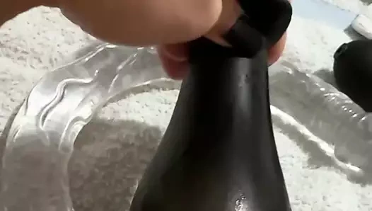 Geniş bir vitrin: şişme amcık oyunu