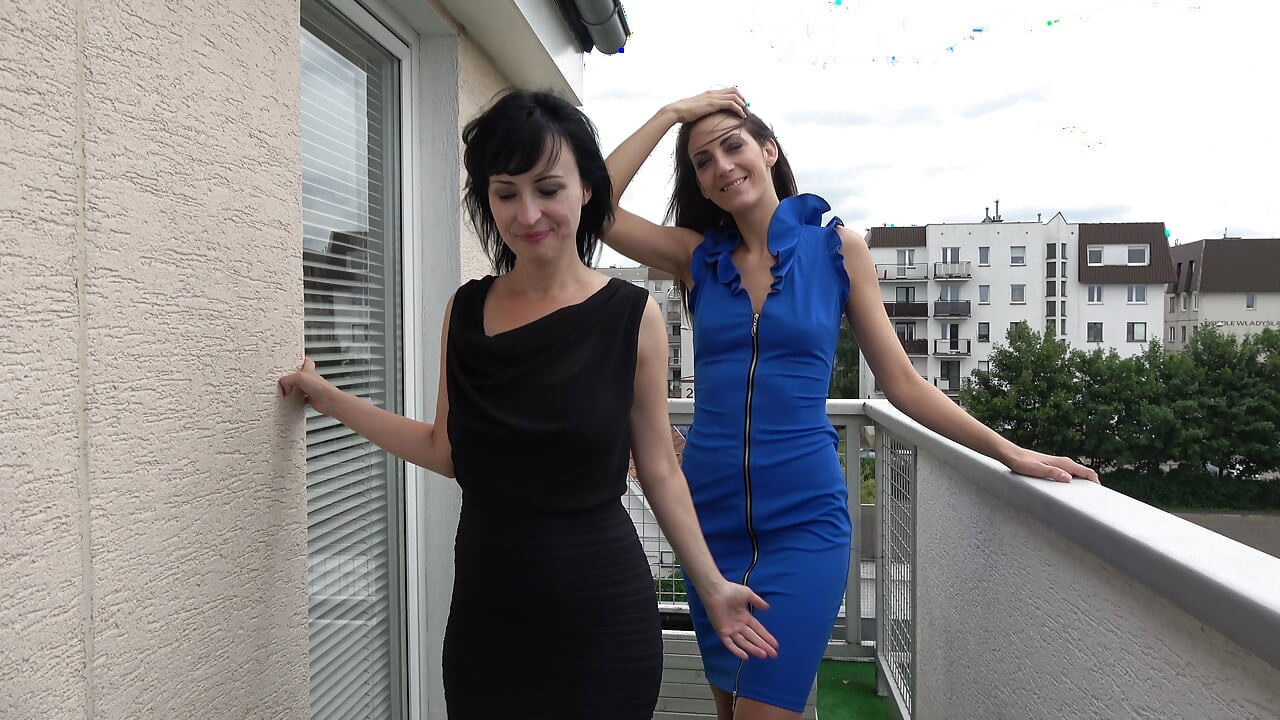 Tatlı külotlu çoraplı lezbolar