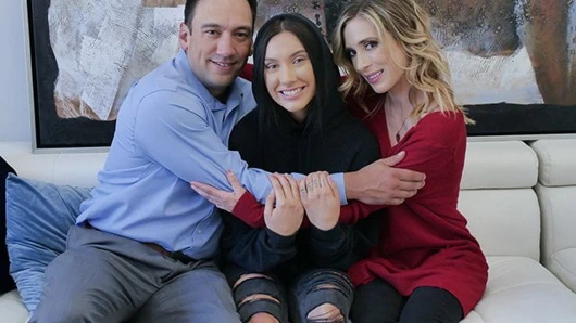 Sikiş, koruyucu anne ve üvey baba ile bağ kurmanın en iyi yoludur