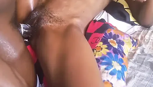 Üvey oğlum beni o kadar iyi sikti ki onun için çığlık atmayı bırakamıyorum