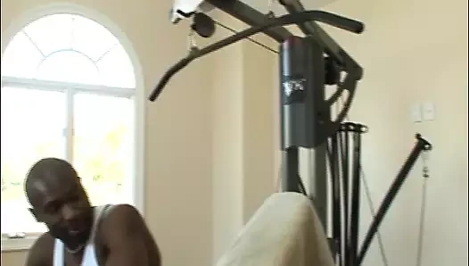 Almanya'dan busty koyu saçlı sürtük üç bbc'den hoşlanıyor