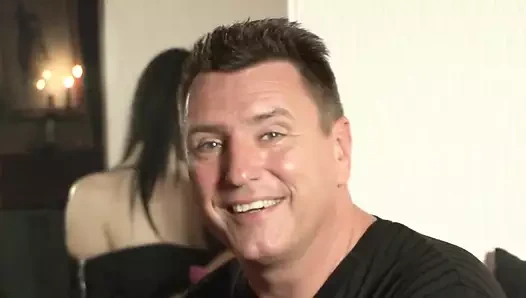 Muhteşem esmerler sıkı amına birçok yarakla dolduruluyor