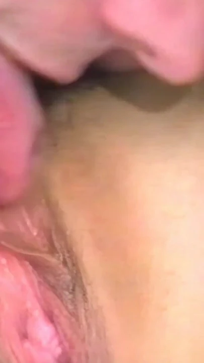 Эмоциональный момент из "Горячих домохозяек - тревога днем!"