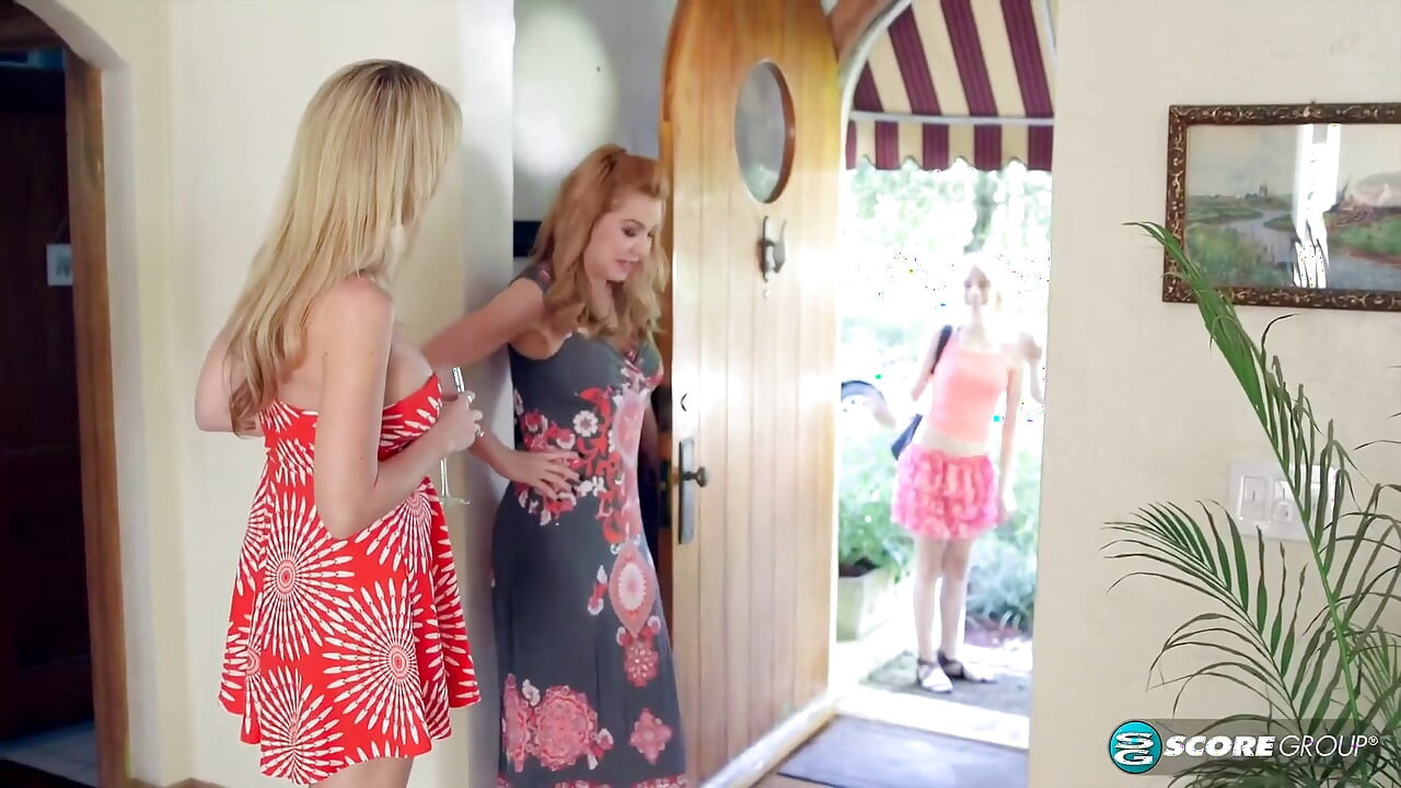 Desiree, Maddy ve Cassidy ile seks öğretmeni