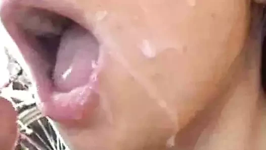 Yüze boşalma sürprizi