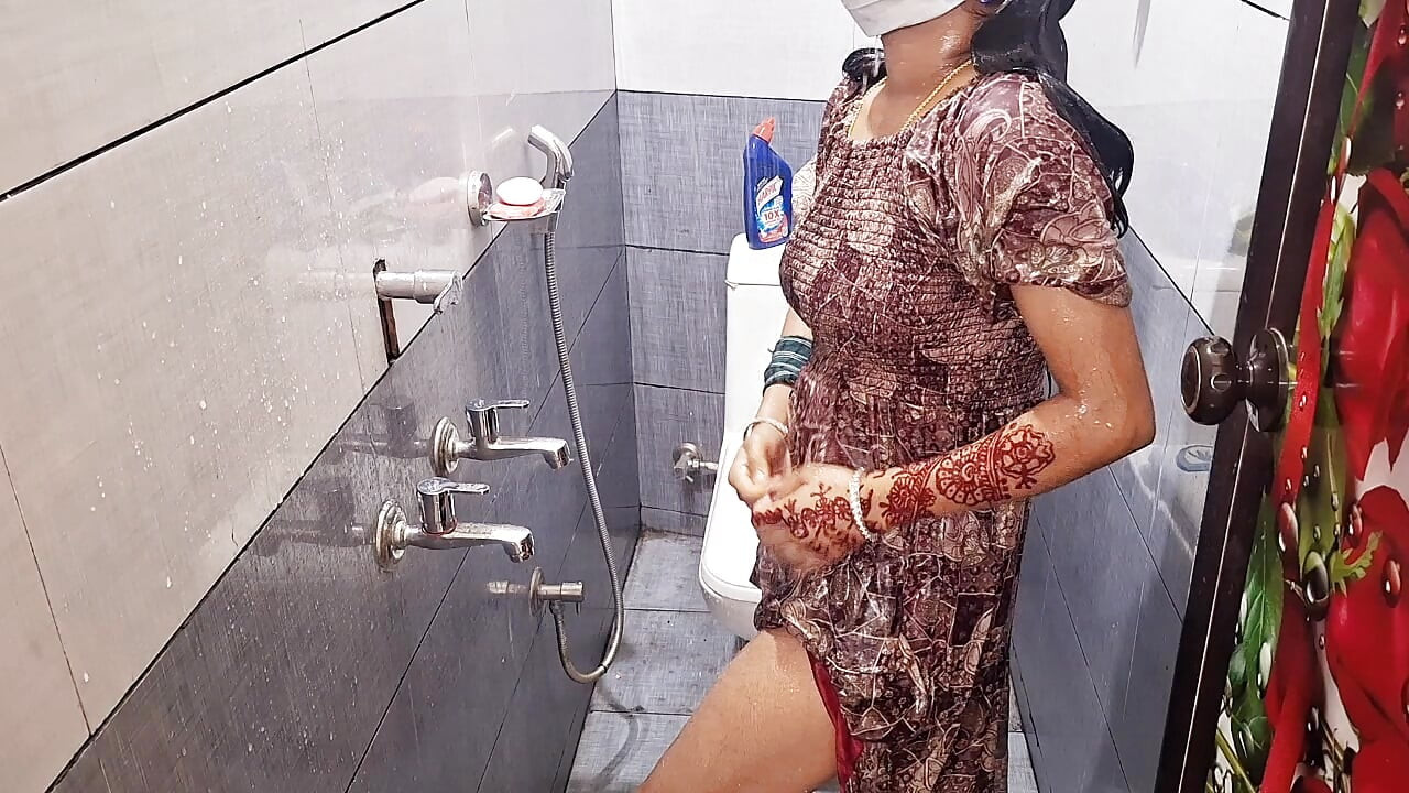 Eski kız arkadaşım sevgilisiyle sikişiyor