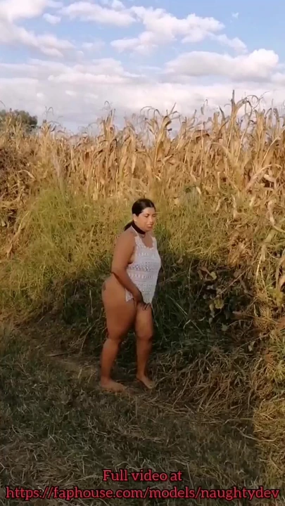 Devska ищет идеальное место для писсинга