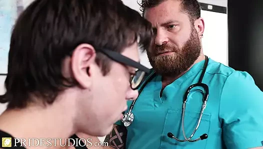 Stepuncle Dr Riley Mitchel yarağını jock'un götüne sokuyor