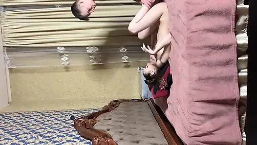 Allmylinks MIsssVikki'ye ne yaptığını tam olarak biliyormuş gibi hareket etti