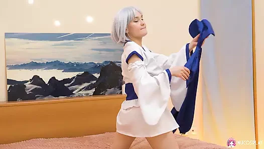 Ateşli azgın hatun Ally kimono içinde yatakta pembe oyuncakla tek başına mastürbasyon yapıyor.