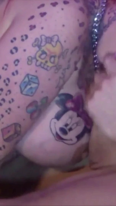 Обязательный для обмена момент из "Рыжая панк с большими сиськами, милфа Red Storm на приватном секс-видео Немецкое"