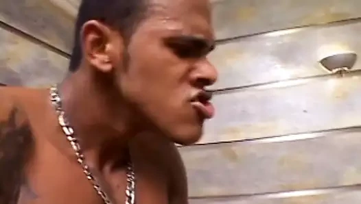 iki yarak doldurma seksi sürtük ve sürtük verir kafa ve alır twinks