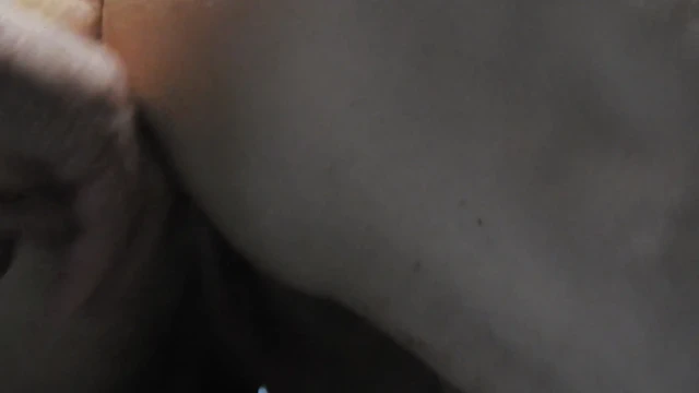 Kız arkadaş anal parmaklıyor