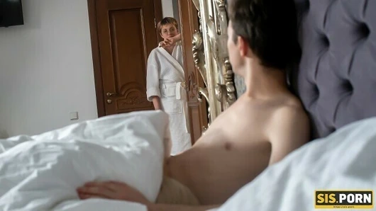 Sisporn. cehennem gibi azgın kız üvey kardeşlerde çarptım