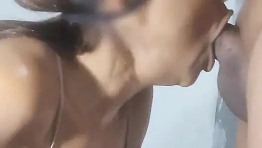 Hizmetçinin amına sokuyor, çok gergindi, amcığı sıkı ve ateşliydi